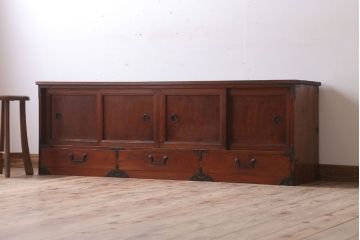 アンティーク家具　古民具・骨董　鉄脚付き!前面欅材の時代箪笥ローボード