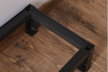 アンティーク家具　古民具・骨董　鉄脚付き!前面欅材の時代箪笥ローボード