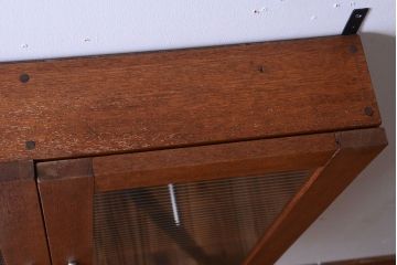 アンティーク家具　アンティーク　モールガラス入り!古い木のシンプルな2つ扉壁掛け戸棚(1)