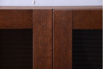 アンティーク家具　アンティーク　モールガラス入り!古い木のシンプルな2つ扉壁掛け戸棚(1)