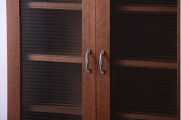 アンティーク家具　アンティーク　モールガラス入り!古い木のシンプルな2つ扉壁掛け戸棚(1)