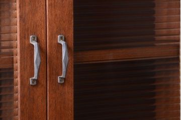 アンティーク家具　アンティーク　モールガラス入り!古い木のシンプルな2つ扉壁掛け戸棚(1)