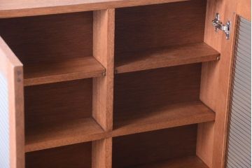 アンティーク家具　アンティーク　モールガラス入り!古い木のシンプルな2つ扉壁掛け戸棚(1)