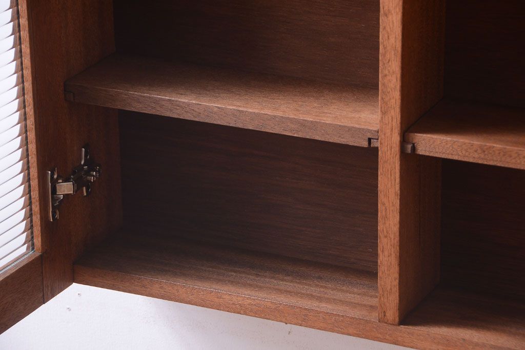 アンティーク家具　アンティーク　モールガラス入り!古い木のシンプルな2つ扉壁掛け戸棚(1)