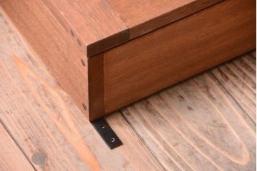 アンティーク家具　アンティーク　モールガラス入り!古い木のシンプルな2つ扉壁掛け戸棚(1)