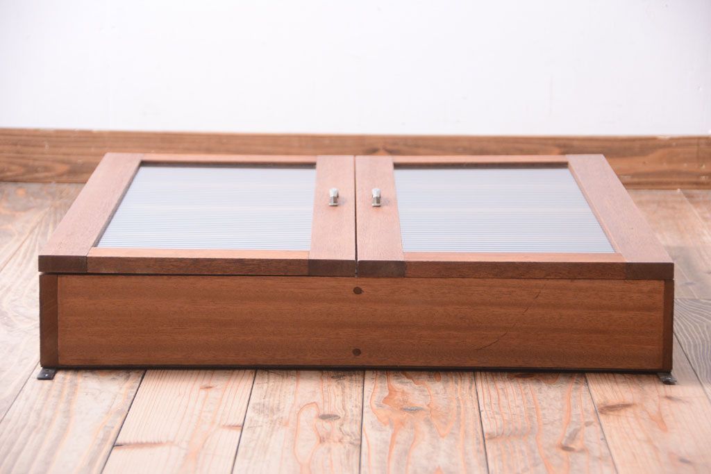 アンティーク家具　アンティーク　モールガラス入り!古い木のシンプルな2つ扉壁掛け戸棚(1)