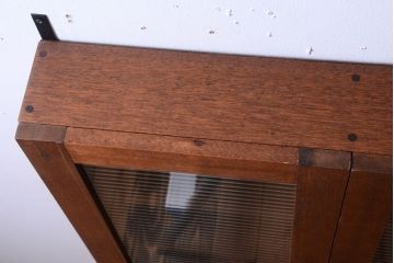 アンティーク家具　アンティーク　モールガラス入り!古い木のシンプルな2つ扉壁掛け戸棚(2)