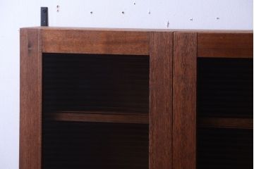 アンティーク家具　アンティーク　モールガラス入り!古い木のシンプルな2つ扉壁掛け戸棚(2)