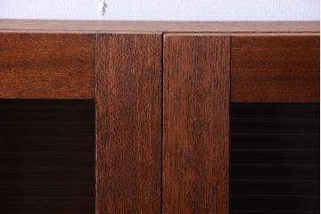 アンティーク家具　アンティーク　モールガラス入り!古い木のシンプルな2つ扉壁掛け戸棚(2)