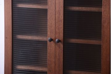 アンティーク家具　アンティーク　モールガラス入り!古い木のシンプルな2つ扉壁掛け戸棚(2)