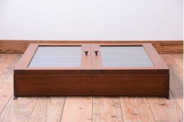 アンティーク家具　アンティーク　モールガラス入り!古い木のシンプルな2つ扉壁掛け戸棚(2)