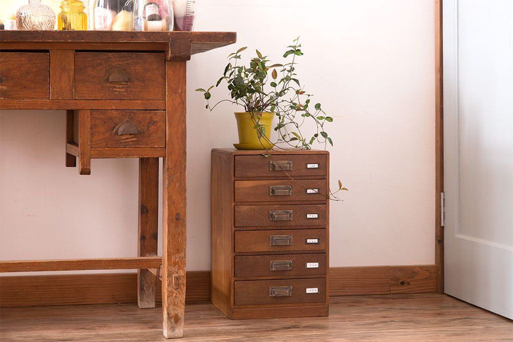 レトロ家具　昭和レトロ　ネームプレート付き!ナラ材のアンティーク小引き出し(1)