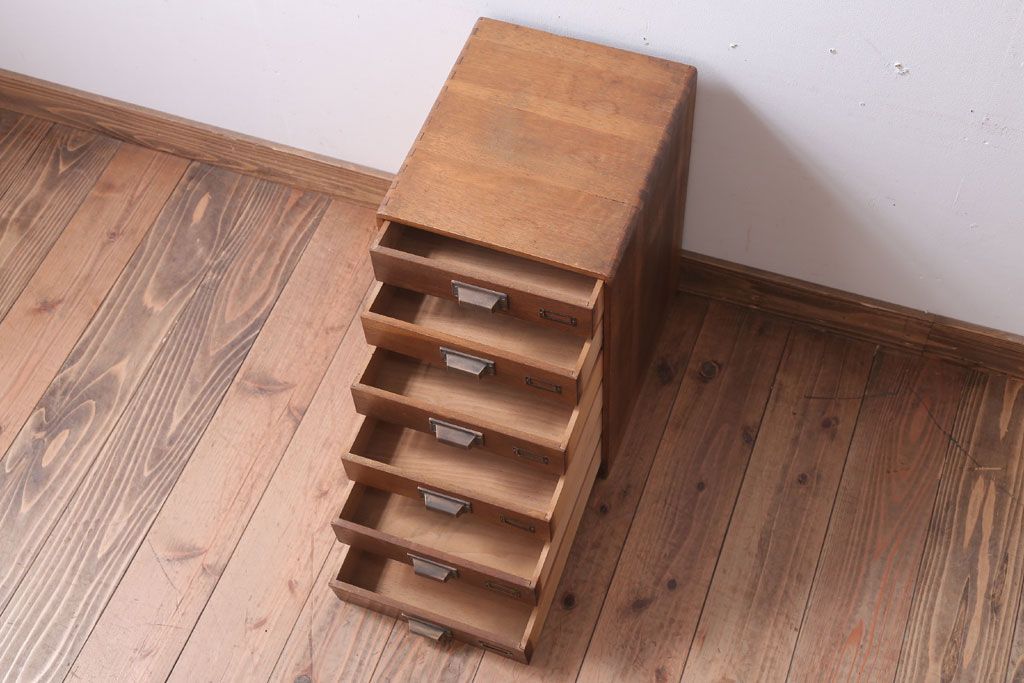 レトロ家具　昭和レトロ　ネームプレート付き!ナラ材のアンティーク小引き出し(1)