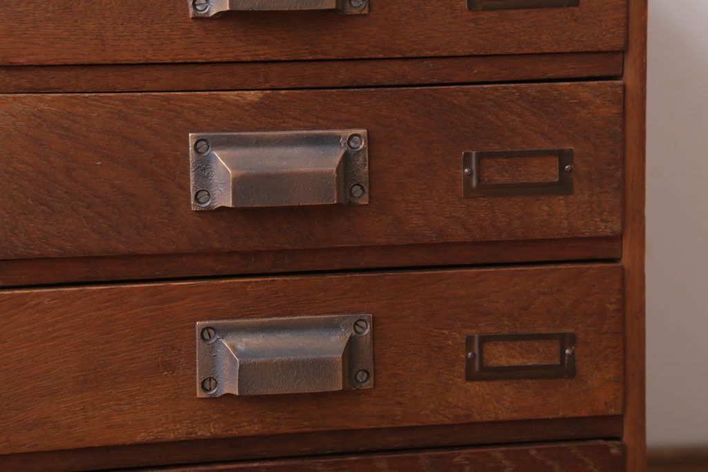 レトロ家具　昭和レトロ　ネームプレート付き!ナラ材のアンティーク小引き出し(1)