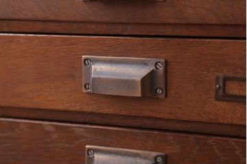 レトロ家具　昭和レトロ　ネームプレート付き!ナラ材のアンティーク小引き出し(1)