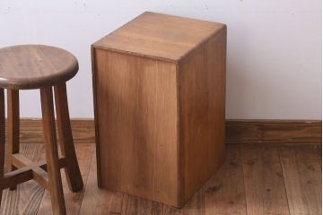 レトロ家具　昭和レトロ　ネームプレート付き!ナラ材のアンティーク小引き出し(1)