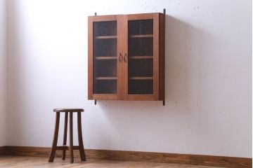 アンティーク家具　アンティーク　気泡ガラス入り!古い木のシンプルな壁掛け戸棚(3)
