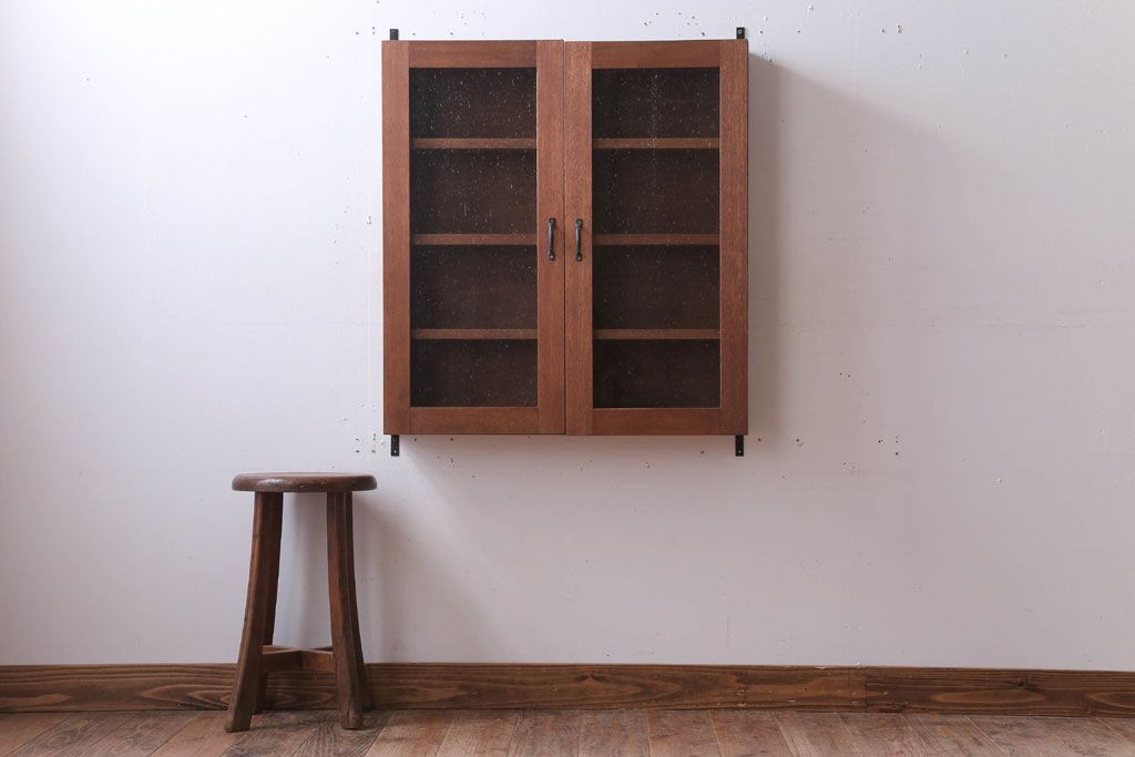 アンティーク家具　アンティーク　気泡ガラス入り!古い木のシンプルな壁掛け戸棚(3)