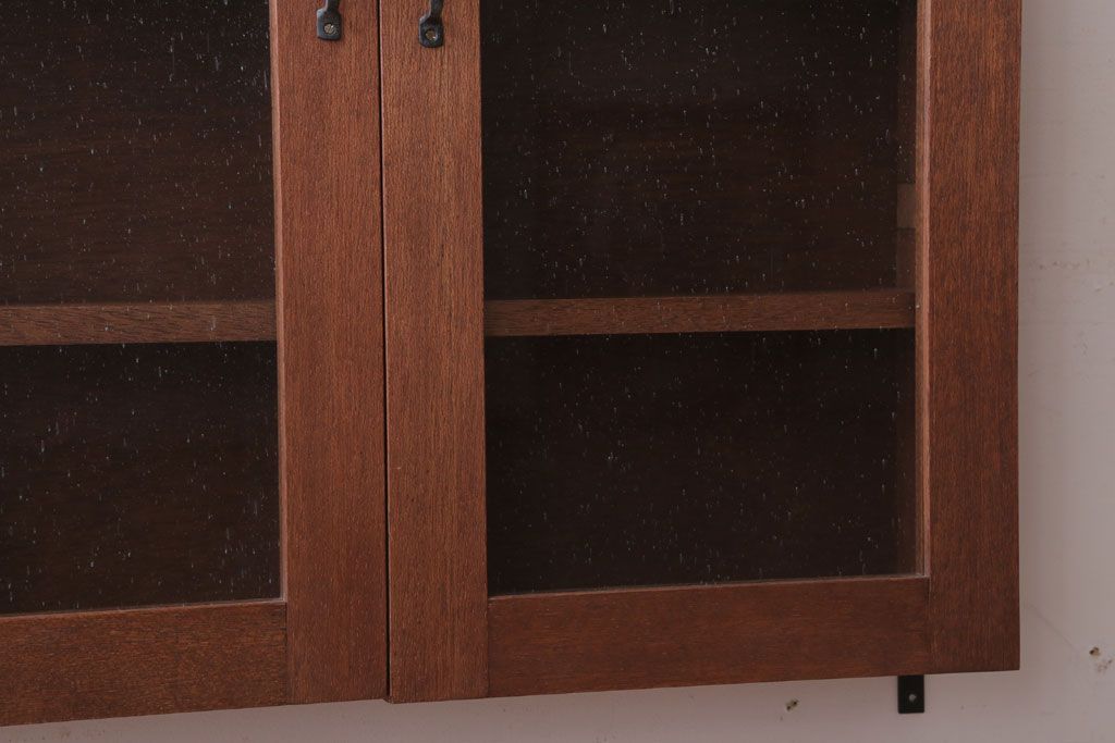 アンティーク家具　アンティーク　気泡ガラス入り!古い木のシンプルな壁掛け戸棚(3)