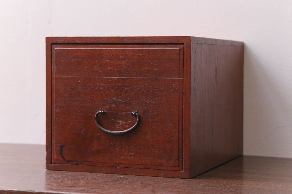アンティーク家具　和製アンティーク　古い木製の1杯小引き出し