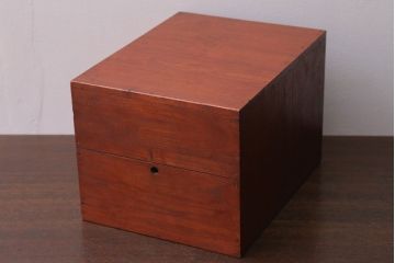 アンティーク家具　和製アンティーク　古い木製の1杯小引き出し