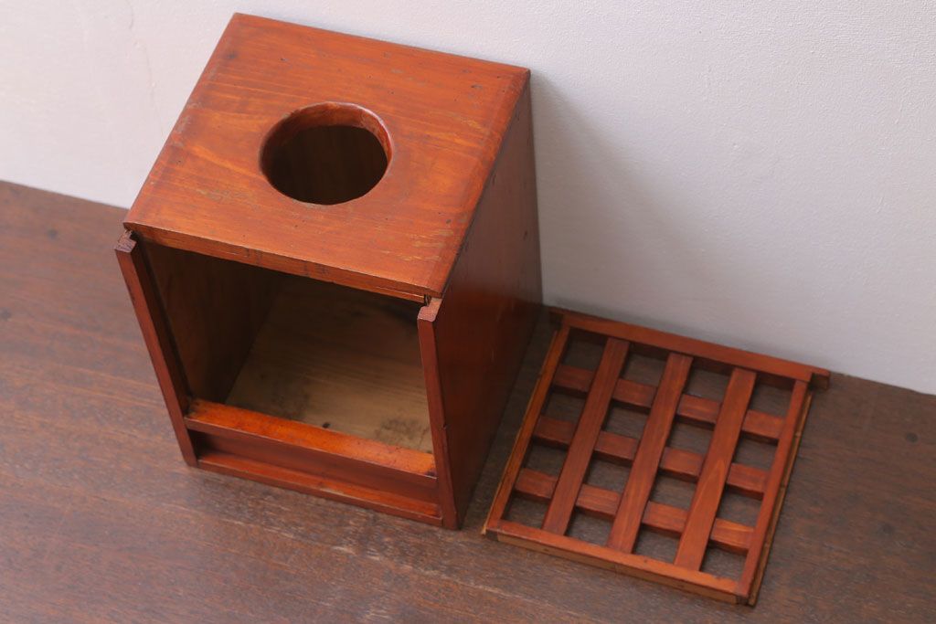 アンティーク雑貨　和製アンティーク　格子戸の古い行火(あんか)