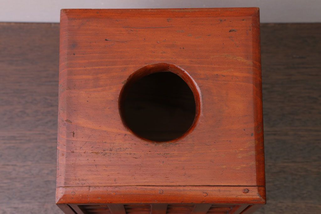 アンティーク雑貨　和製アンティーク　格子戸の古い行火(あんか)