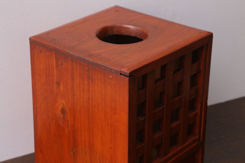 アンティーク雑貨　和製アンティーク　格子戸の古い行火(あんか)