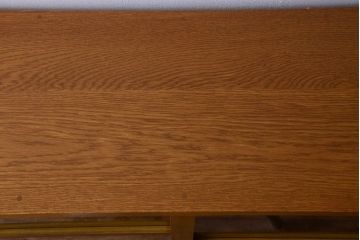 アンティーク家具　和製アンティーク　脚付きの古い木製収納棚(戸棚)