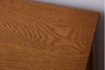 アンティーク家具　和製アンティーク　脚付きの古い木製収納棚(戸棚)