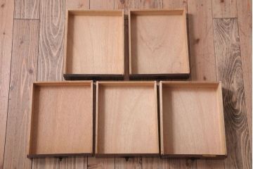 アンティーク家具　アンティーク　シックな古い木の縦型小引き出し