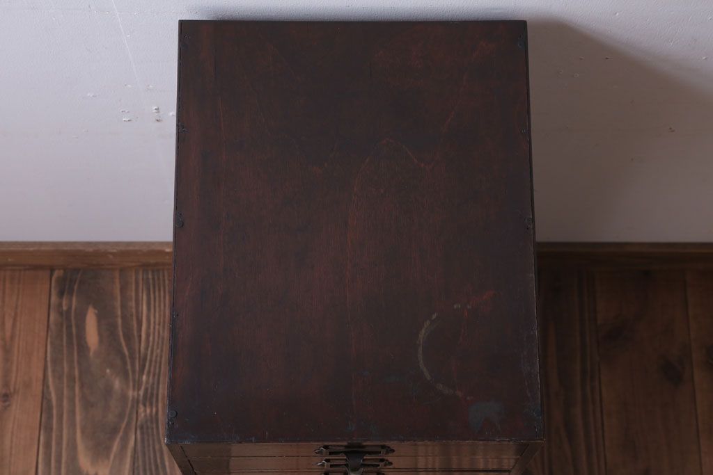 アンティーク家具　アンティーク　シックな古い木の縦型小引き出し