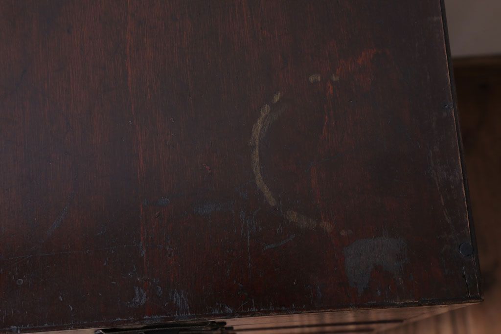 アンティーク家具　アンティーク　シックな古い木の縦型小引き出し