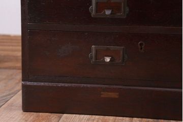 アンティーク家具　アンティーク　シックな古い木の縦型小引き出し