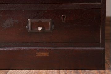 アンティーク家具　アンティーク　シックな古い木の縦型小引き出し