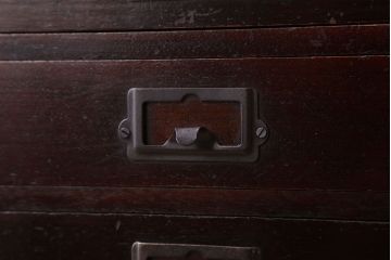 アンティーク家具　アンティーク　シックな古い木の縦型小引き出し