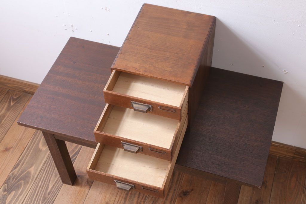 レトロ家具　昭和レトロ　ネームプレート付き!ナラ材のアンティーク小引き出し(2)