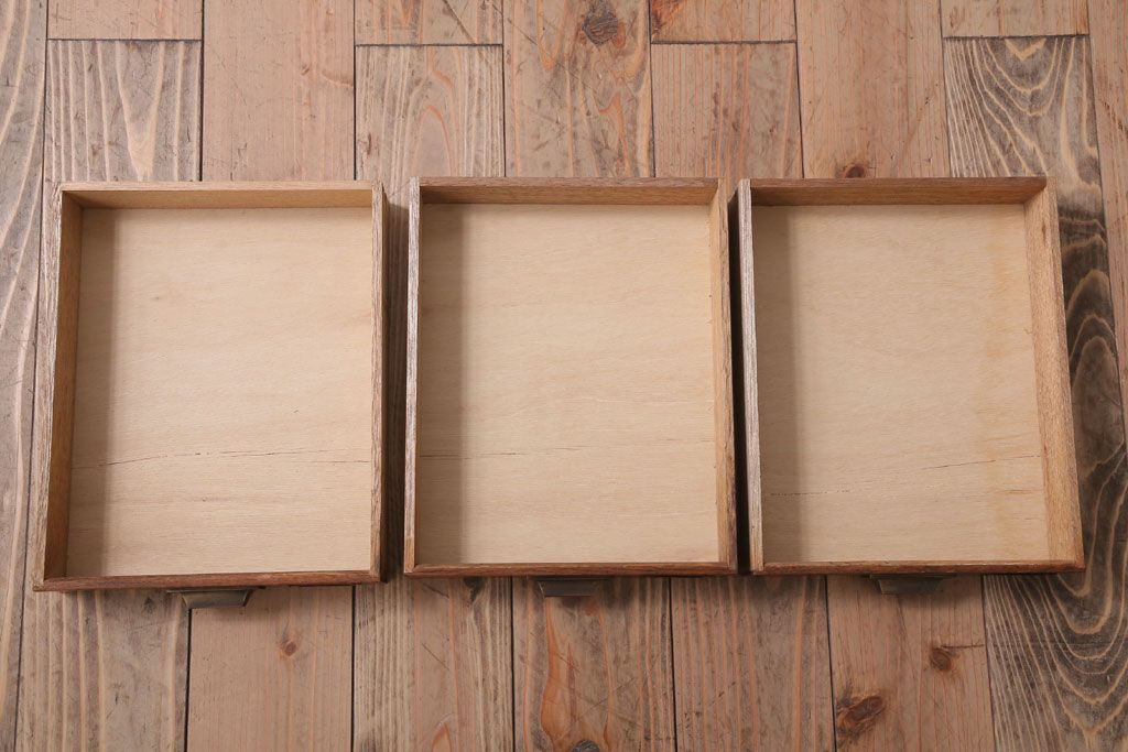 レトロ家具　昭和レトロ　ネームプレート付き!ナラ材のアンティーク小引き出し(2)