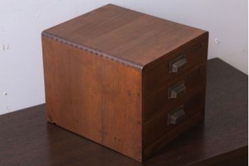レトロ家具　昭和レトロ　ネームプレート付き!ナラ材のアンティーク小引き出し(2)