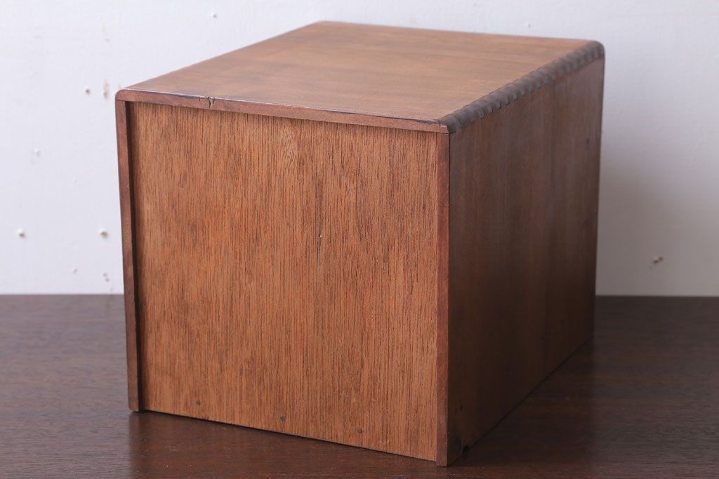 レトロ家具　昭和レトロ　ネームプレート付き!ナラ材のアンティーク小引き出し(2)