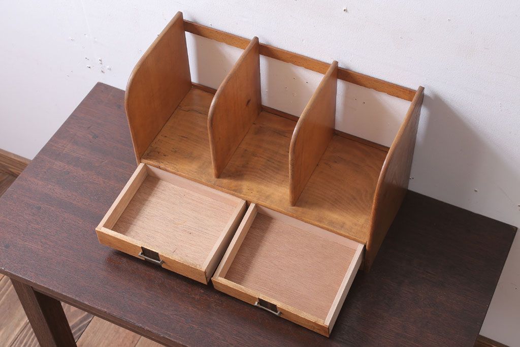 レトロ家具　昭和レトロ　引き出し2杯付き!小振りでレトロな本立て(2)