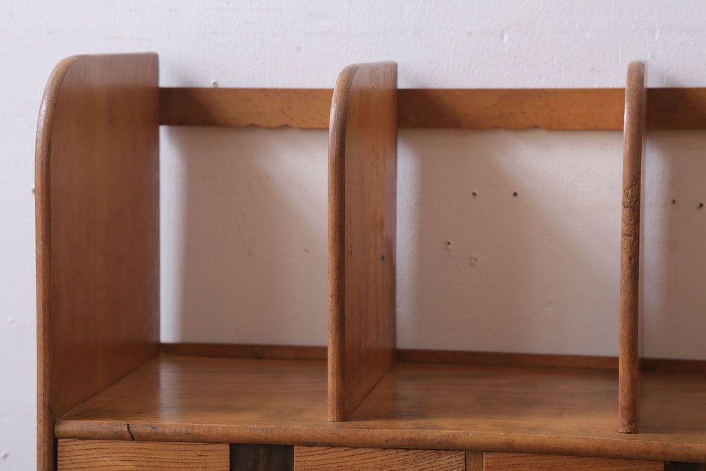 レトロ家具　昭和レトロ　引き出し2杯付き!小振りでレトロな本立て(2)