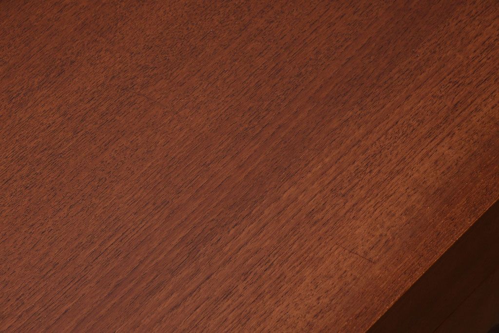 ヴィンテージ家具　北欧ビンテージ　脚付きのおしゃれなサイドボード