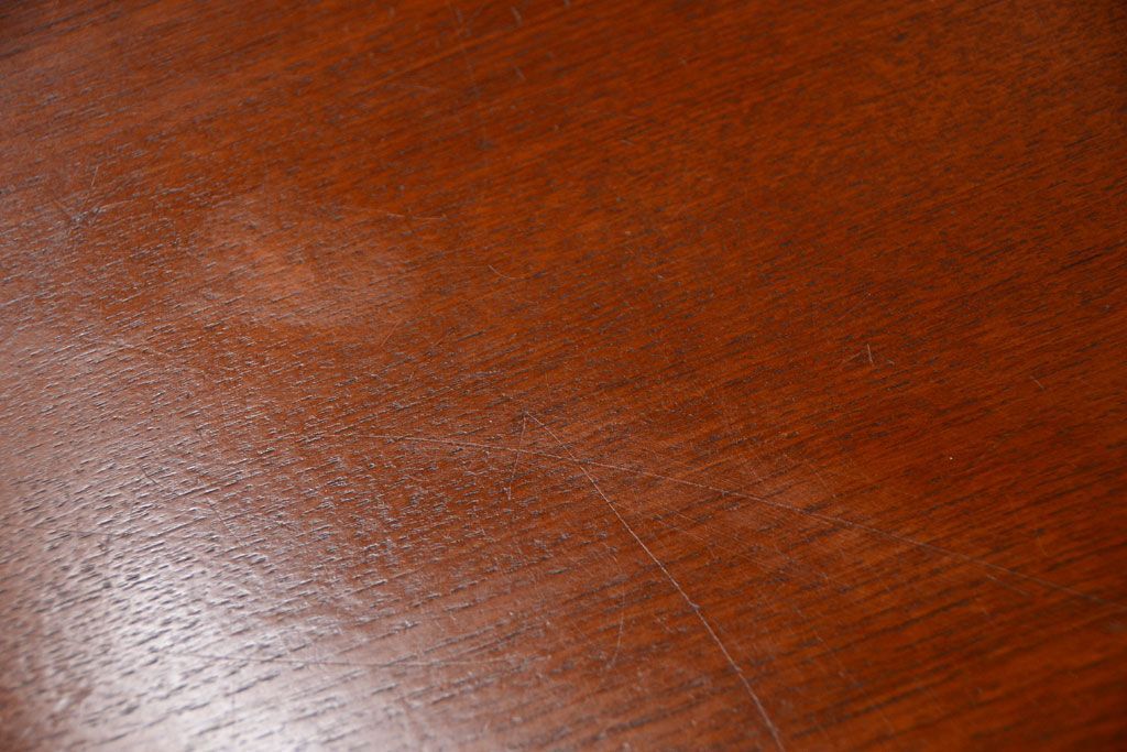 ヴィンテージ家具　北欧ビンテージ　脚付きのおしゃれなサイドボード