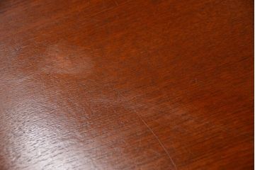 ヴィンテージ家具　北欧ビンテージ　脚付きのおしゃれなサイドボード