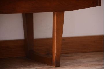 ヴィンテージ家具　北欧ビンテージ　脚付きのおしゃれなサイドボード