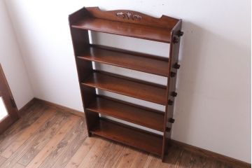 アンティーク家具　アンティーク　透かし彫り　古い木製の本棚(飾り棚・ブックシェルフ)