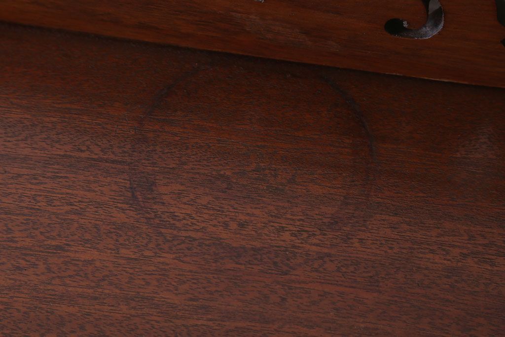 アンティーク家具　アンティーク　透かし彫り　古い木製の本棚(飾り棚・ブックシェルフ)