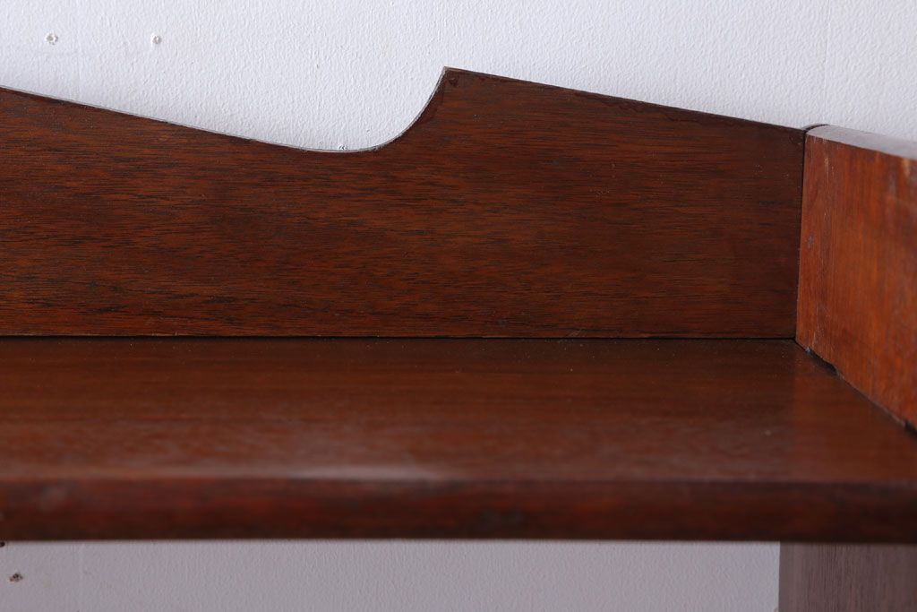 アンティーク家具　アンティーク　透かし彫り　古い木製の本棚(飾り棚・ブックシェルフ)