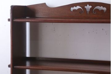 アンティーク家具　アンティーク　透かし彫り　古い木製の本棚(飾り棚・ブックシェルフ)